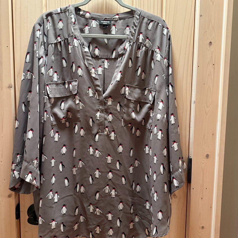 Torrid Harper Pullover Blouse, 3/4 sleeves Size 4 (4X, 26), Penguins!